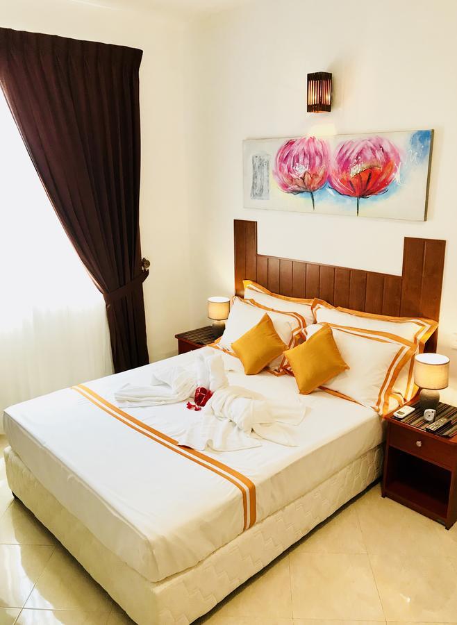 Ceylon Pearlwing Resort Negombo Buitenkant foto